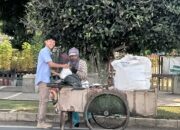 Jumat Berkah, Ketua IWO Muba Bagikan Sembako