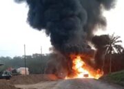 Mobil Pengangkut Minyak Illegal Drilling Terbakar di C1 Kecamatan Sungai Lilin