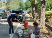 Giat Jumat Berkah,IWO Muba Bagikan Sembako Ke Warga Seputaran Kota Sekayu