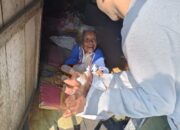 IWO Muba Bagikan Sembako Door to Door untuk Warga Kurang Mampu