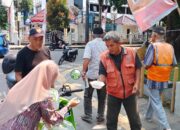 Jumat Berkah, PJS Muba Bagikan Nasi Kotak Gratis