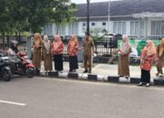 Ramadhan Penuh Berkah, DWP Disnakertrans Muba Gelar Aksi Berbagi Takjil untuk Warga