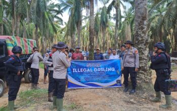 Polsek Keluang Terjun Langsung ke Lapangan, Himbau Pelaku Usaha Ilegal Stop Illegal Drilling dan Tinggalkan Lokasi HGU PTHindoli