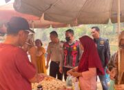Polsek Batang Hari Leko Patroli Dialogis dan Pantau Harga Sembako di Pasar Kalangan SP.2 Bukit Selabu